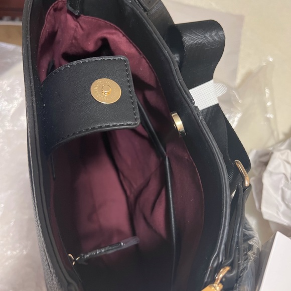 Ellen Tracy Handbags Pebble Grain Hobo W/Convertible Handle Straps. Brand New. - Picture 7 of 8